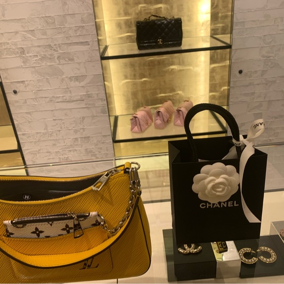 Brand new rare abd authentic Chanel shopping bag with bow , Chanel logo ribbon - Picture 5 of 9